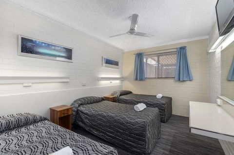 Coastal Bay Motel - Accommodation Main Beach 17