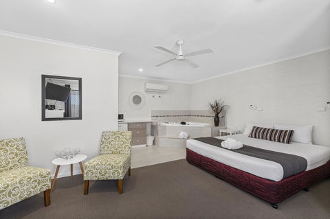 Coastal Bay Motel - Accommodation Main Beach 13