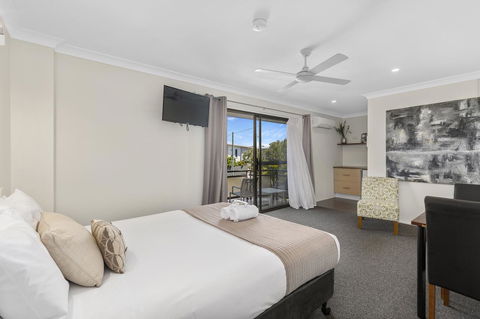 Coastal Bay Motel - Accommodation Main Beach 2