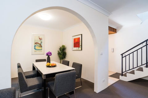 Eastwood Furnished Apartments - Accommodation Main Beach 5