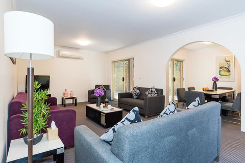 Eastwood Furnished Apartments - Accommodation Main Beach 0