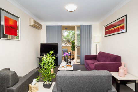 Eastwood Furnished Apartments - Accommodation Main Beach 1