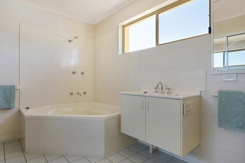 Baywatch Apartments Merimbula - Accommodation Main Beach 16
