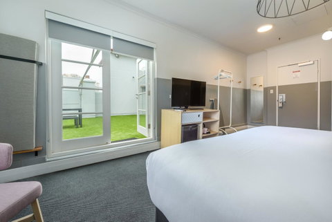 The Ultimo - Accommodation Main Beach 2