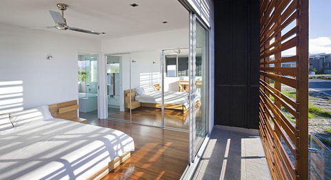 Casuarina Beachfront House - Hostie Properties - Accommodation Main Beach 16
