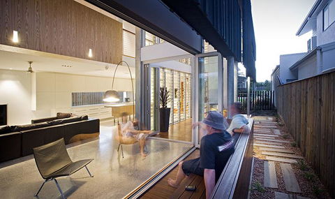 Casuarina Beachfront House - Hostie Properties - Accommodation Main Beach 7