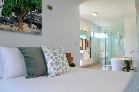 Casuarina Beachfront House - Hostie Properties - Accommodation Main Beach 9