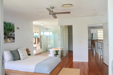Casuarina Beachfront House - Hostie Properties - Accommodation Main Beach 3