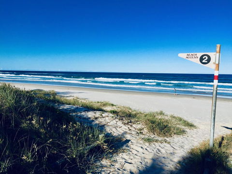 Casuarina Beachfront House - Hostie Properties - Accommodation Main Beach 11