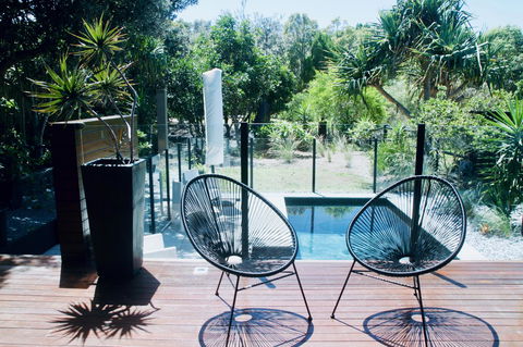 Casuarina Beachfront House - Hostie Properties - Accommodation Main Beach 1