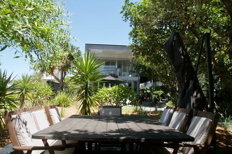 Casuarina Beachfront House - Hostie Properties - Accommodation Main Beach 14