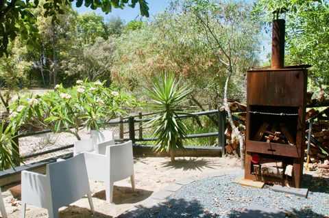 Casuarina Beachfront House - Hostie Properties - Accommodation Main Beach 15