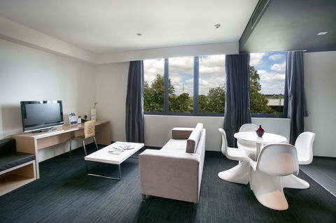 Alpha Hotel Eastern Creek - Accommodation Main Beach 12