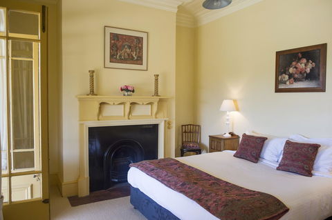 Hillview Heritage Hotel - Accommodation Main Beach 34