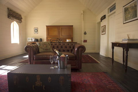 Hillview Heritage Hotel - Accommodation Main Beach 29
