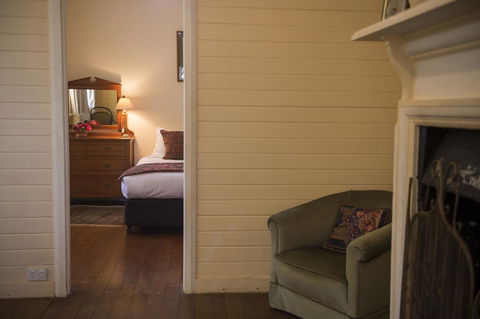 Hillview Heritage Hotel - Accommodation Main Beach 2