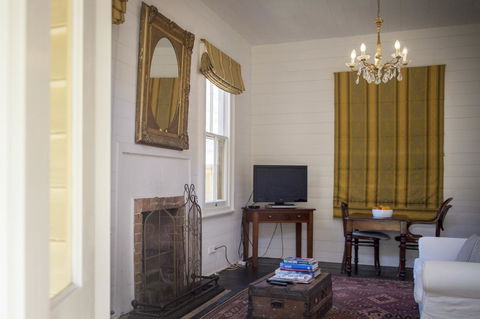 Hillview Heritage Hotel - Accommodation Main Beach 20