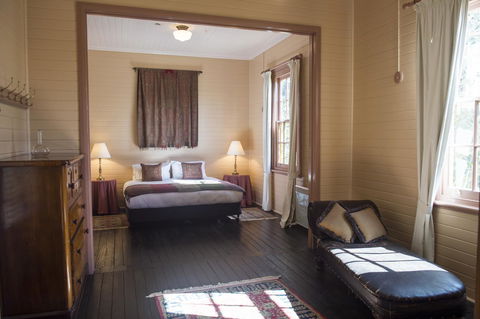 Hillview Heritage Hotel - Accommodation Main Beach 37