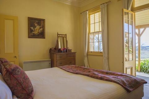 Hillview Heritage Hotel - Accommodation Main Beach 31