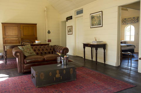 Hillview Heritage Hotel - Accommodation Main Beach 28