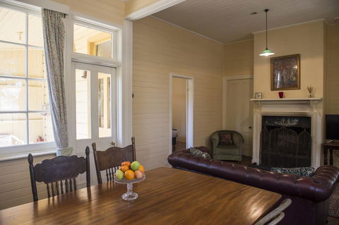 Hillview Heritage Hotel - Accommodation Main Beach 4