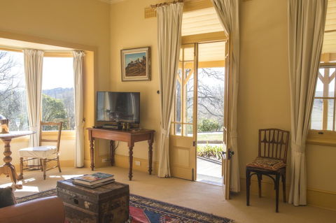 Hillview Heritage Hotel - Accommodation Main Beach 32