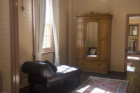 Hillview Heritage Hotel - Accommodation Main Beach 35