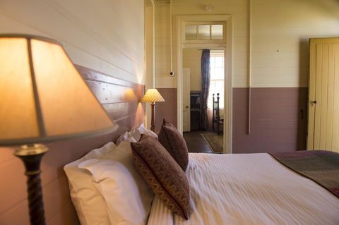 Hillview Heritage Hotel - Accommodation Main Beach 42