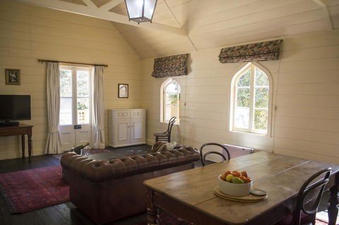 Hillview Heritage Hotel - Accommodation Main Beach 24