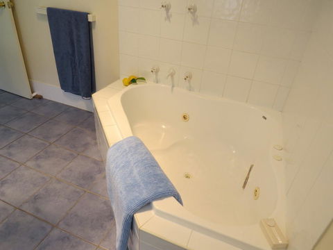 BlueWater Apartments - Accommodation Main Beach 21