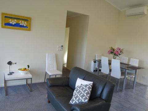 BlueWater Apartments - Accommodation Main Beach 26