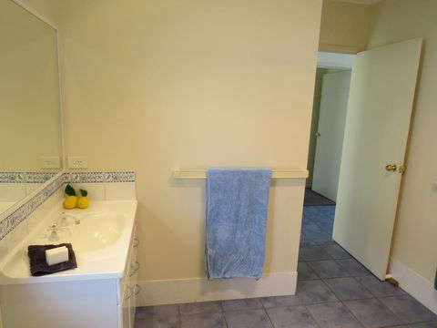 BlueWater Apartments - Accommodation Main Beach 22