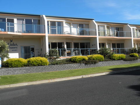 BlueWater Apartments - Accommodation Main Beach 2