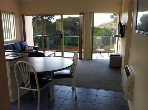 BlueWater Apartments - Accommodation Main Beach 12