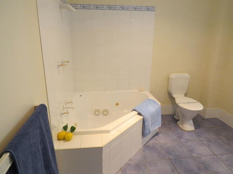 BlueWater Apartments - Accommodation Main Beach 23