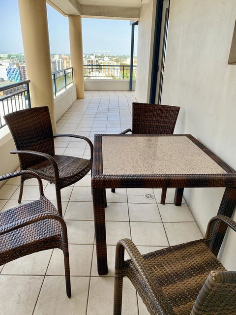 Castle Serviced Apartments - Accommodation Main Beach 9