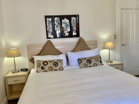 Castle Serviced Apartments - Accommodation Main Beach 8
