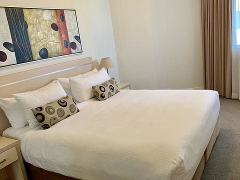 Castle Serviced Apartments - Accommodation Main Beach 13