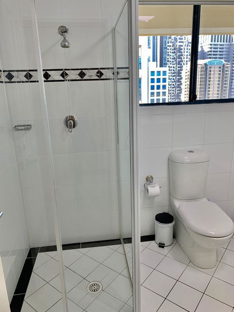 Castle Serviced Apartments - Accommodation Main Beach 12