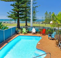 Beach House Holiday Apartments - Accommodation Main Beach