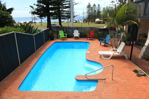Beach House Holiday Apartments - Accommodation Main Beach 19