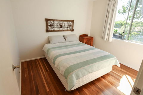 Valla's Beach House - Accommodation Main Beach 19