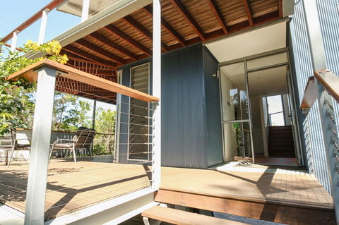 Valla's Beach House - Accommodation Main Beach 21