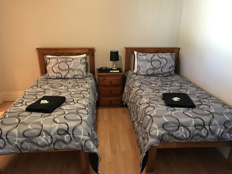 Jadan Cottages - Accommodation Main Beach 3