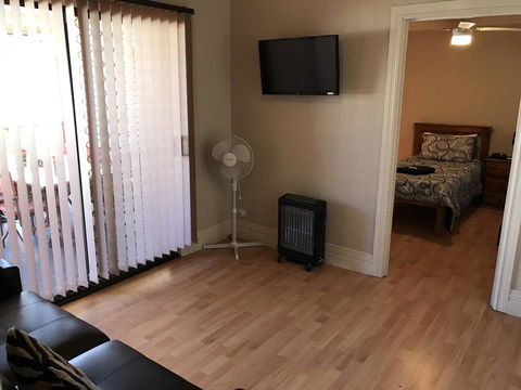 Jadan Cottages - Accommodation Main Beach 12