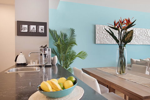 Arena Luxury Beachfront Apartment - Accommodation Main Beach 16