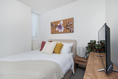 Arena Luxury Beachfront Apartment - Accommodation Main Beach 24