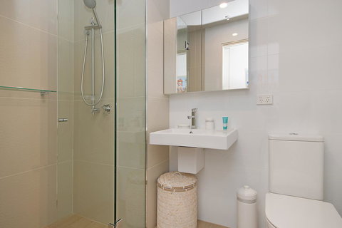 Arena Luxury Beachfront Apartment - Accommodation Main Beach 42