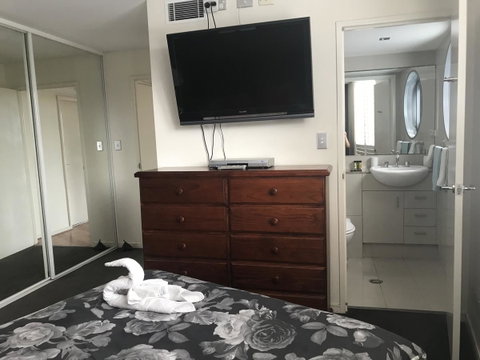 Bondi Junction Apartments - Accommodation Main Beach 11