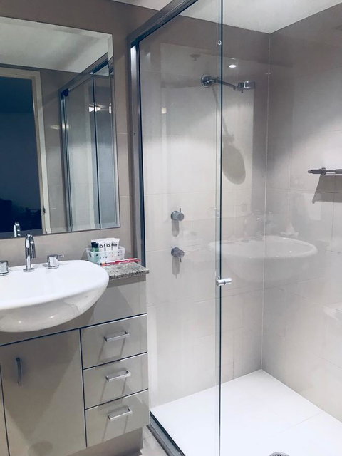 Bondi Junction Apartments - Accommodation Main Beach 17